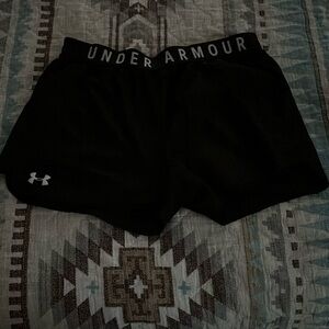 Women’s medium under armour shorts